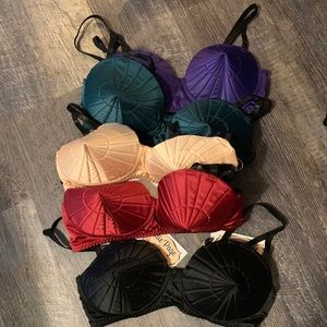 Pin up style bullet bra